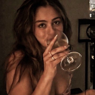𝐫𝐞𝐢𝐧𝐞.'s profile picture