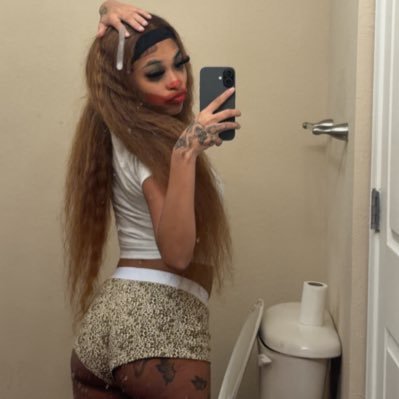DeseriiBella's profile picture