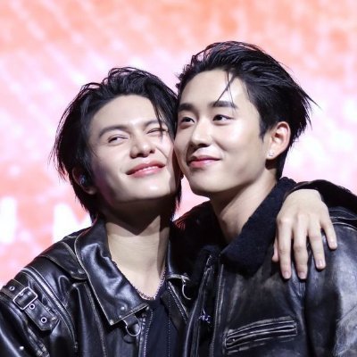 วลอ🐶🐬's profile picture