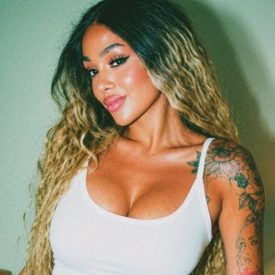 🍓 Strawbarry Bonds 11:11 💫's profile picture