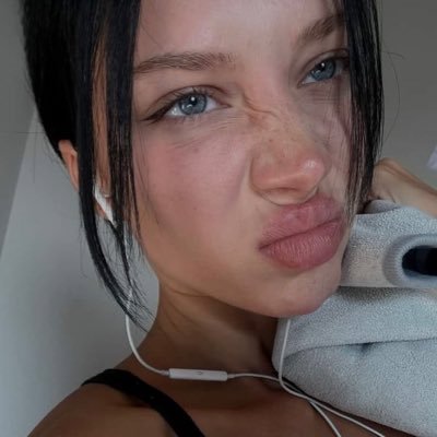 nur yakut's profile picture