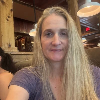 realstephaniegaddis🦋🌺's profile picture