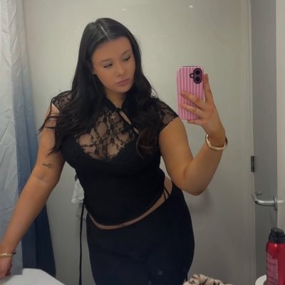 ⋆˚࿔ Princess Evie 𝜗𝜚˚⋆'s profile picture