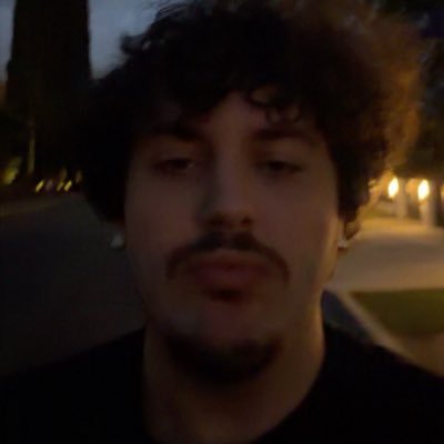 b's profile picture