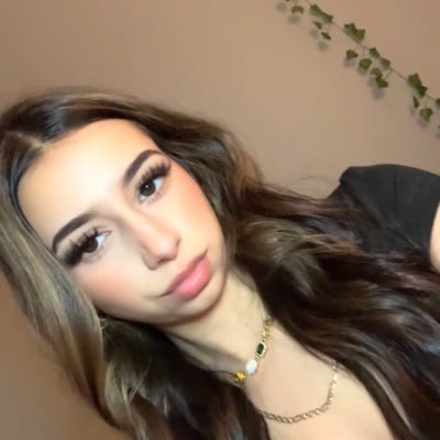 𝐯𝐚𝐧𝐞𝐬𝐚 ♛'s profile picture