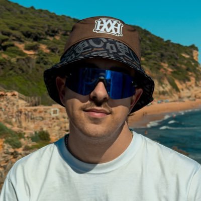 AlekVhera's profile picture
