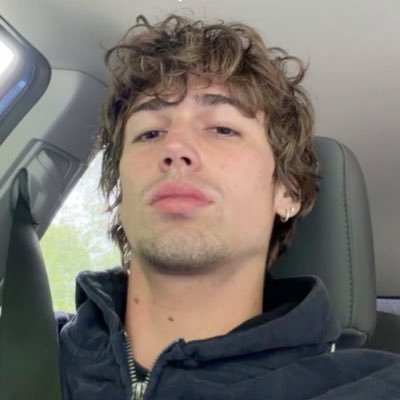 vin loves you (:'s profile picture