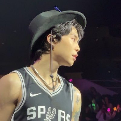 troy🦒's profile picture