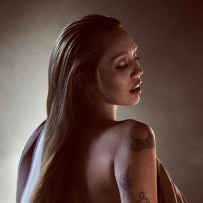 The Miley Cyrus HQ (fan account)'s profile picture