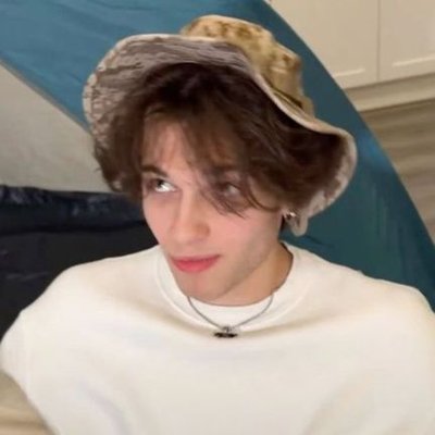 ema ݁ Ი𐑼⋆݁ LAURYN DAY!! 🍰💖's profile picture