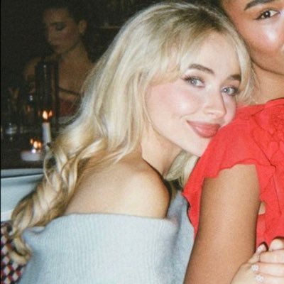 𑣲 faye 🇨🇭🇭🇷🇧🇷's profile picture