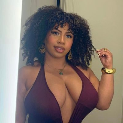 Forevercurlybri's profile picture