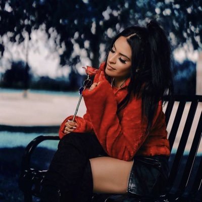 ✧. ┊ ⁭ 𝒀𝒐𝒖𝒓𝒔 𝒕𝒓𝒖𝒍𝒚, 𝑸𝒖𝒆𝒆𝒏 𝒁.'s profile picture