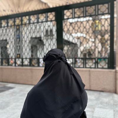 فَـ's profile picture