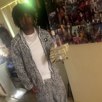 lilweezyfamous's profile picture