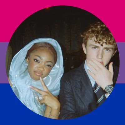 p ★'s profile picture