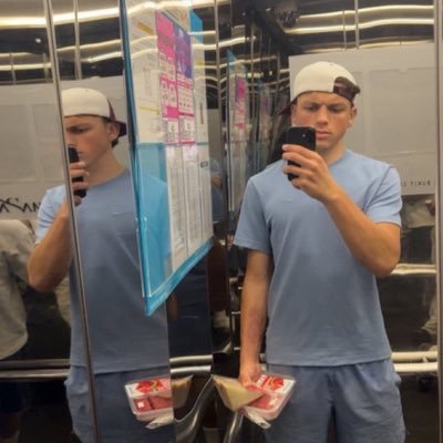 2lestmaitre's profile picture