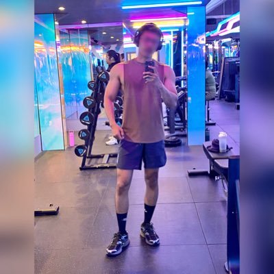 re's profile picture