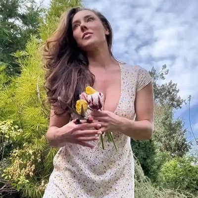 SlowGardenLife's profile picture