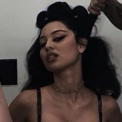 𝑳𝑰𝑽𝑰𝑵𝑮 𝑫𝑬𝑨𝑫 𝑮𝑰𝑹𝑳 🦇's profile picture