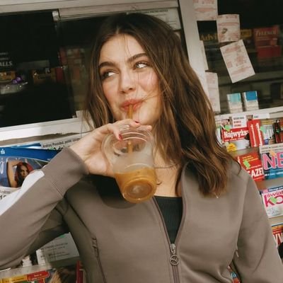 Thais⁷🍜🏒's profile picture