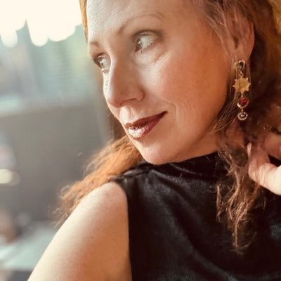 Eva (is practising anarchist calisthenics)'s profile picture