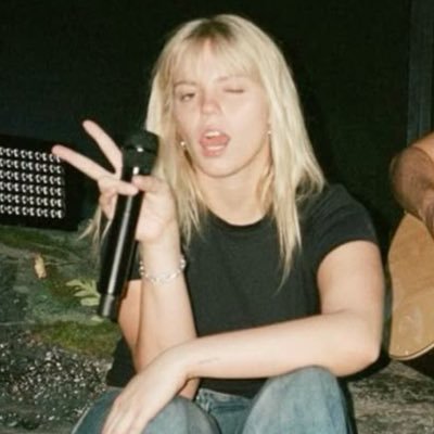 𑣲em's profile picture