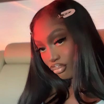 b's profile picture