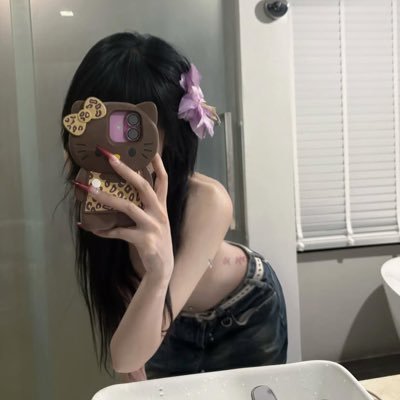helena 🏝️'s profile picture