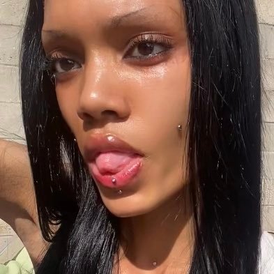 astrid's profile picture