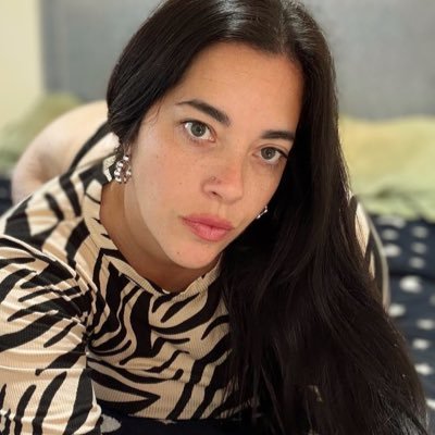 𝐕𝐈𝐎𝐋𝐄𝐓𝐀 💜ᴛʜᴇ ʀᴇᴀʟ ɢᴀꜱꜱʏ ᴍɪʟꜰ 🌬️'s profile picture