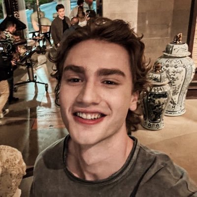 sole | fan account's profile picture
