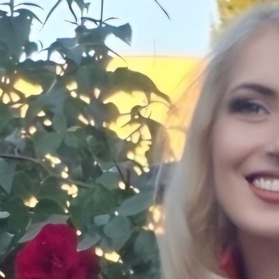 Žena sa sjajem u očima's profile picture