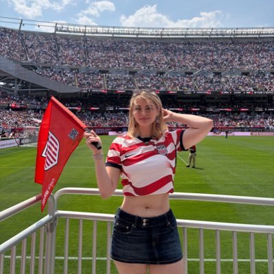 nickyyknowsball's profile picture