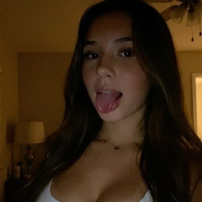Emily 🍒🌸's profile picture
