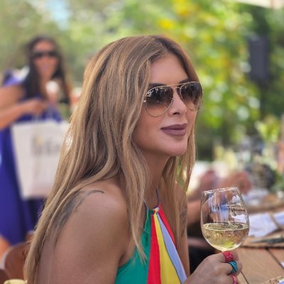 alinelahoudoff's profile picture