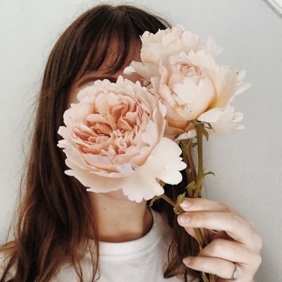 ᴄʟᴀɪʀᴇ.'s profile picture