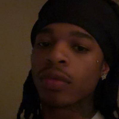 ROB๐ค.'s profile picture