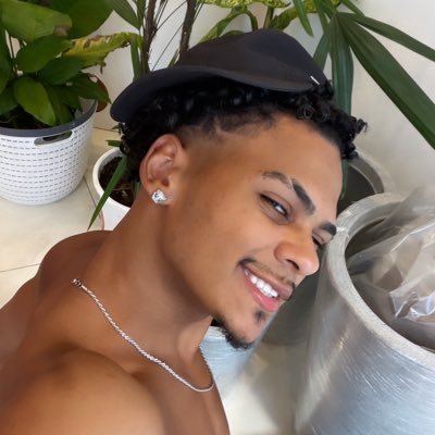 v!ctor ★'s profile picture
