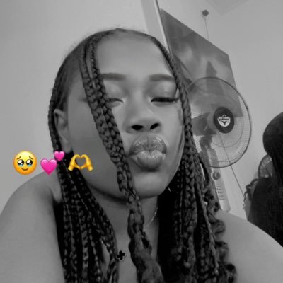 𝓟𝓞𝓜 𝓓'🍏's profile picture