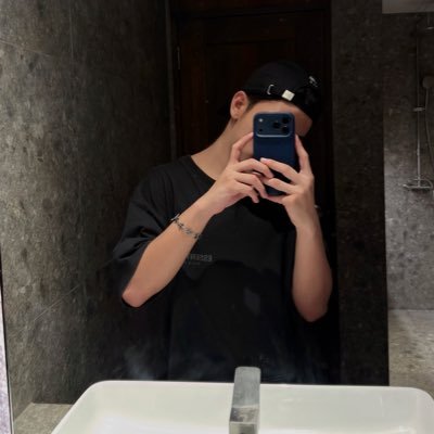 sim's profile picture