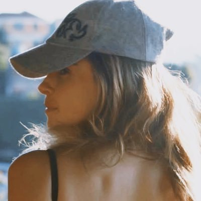 isa.'s profile picture