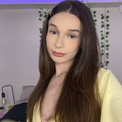 Your 18 yo Ts girl's profile picture