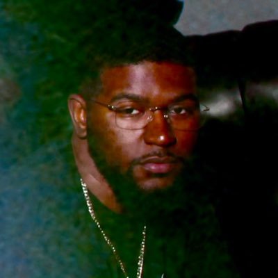 B U X's profile picture