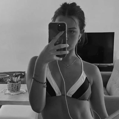 ★'s profile picture