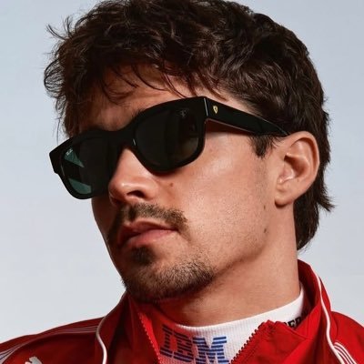 red 🎱's profile picture
