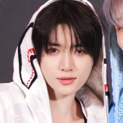 v's profile picture
