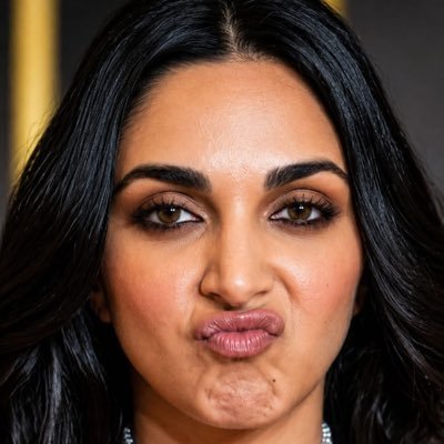 Kiara Advani Brown Leather Gown's profile picture