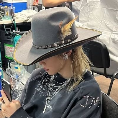 ᶰʳ' ᴬᴿᴵᴿᴬᴺᴳ 🪭اڤيان's profile picture