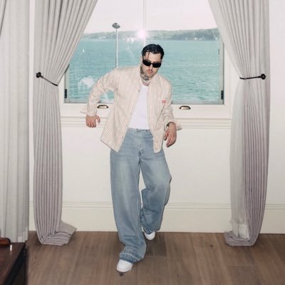 𝔐's profile picture